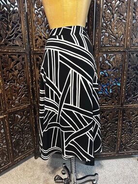 Gibson Latimer Black & White Geometric A-Line Skirt